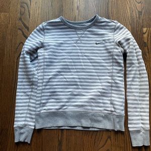 vintage women’s nike crewneck